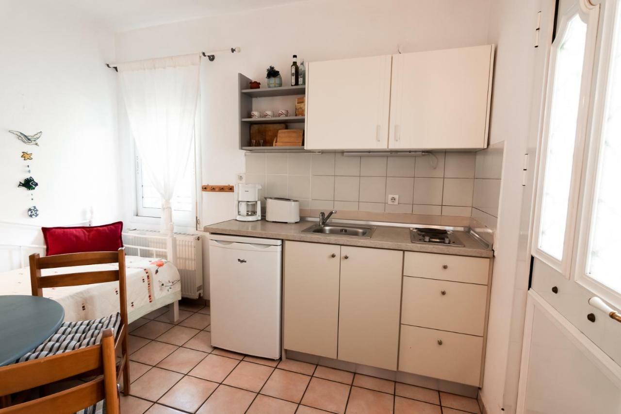 Anthos Apartments Лименас Екстериор снимка